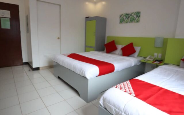 OYO 210 Apple Tree Suites