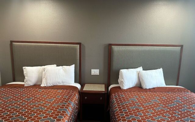 Royal Motel Tracy Llc