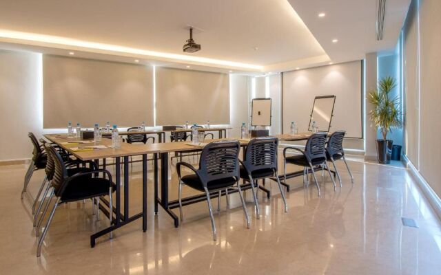 The Ray Hotel & Studios