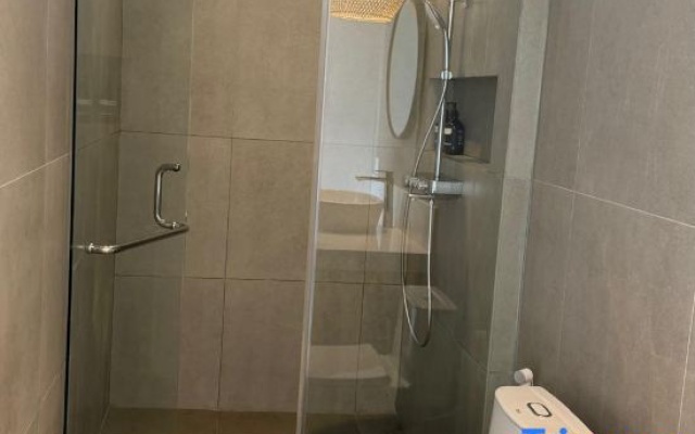 Villa Manne – 3BR Private Pool Mediterranean Villa – Bathroom – Pandak Gede