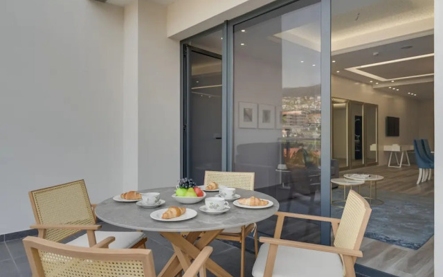 Torre Palace I by Atlantic Holiday