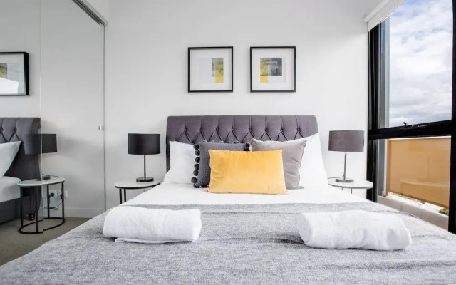 Elegant 2br@footscray Station