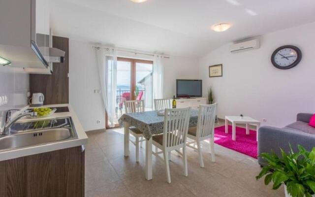 Apartment Anton RI 31 pax