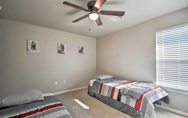 Bright Amarillo Townhome Near Parks & Town!