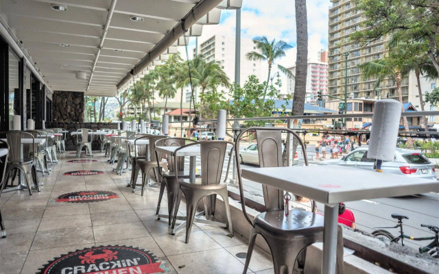 Waikiki Place - the Place to be in Waikiki
