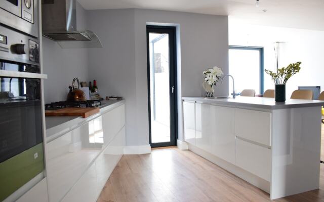 2 Bedroom Modern Family Home