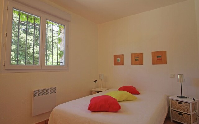 Gorgeous Villa in Bagnols-en-Foret with Swimming Pool