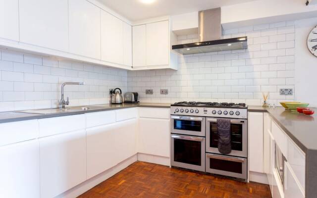 Converted Church Home with Parking, Sleeps 6