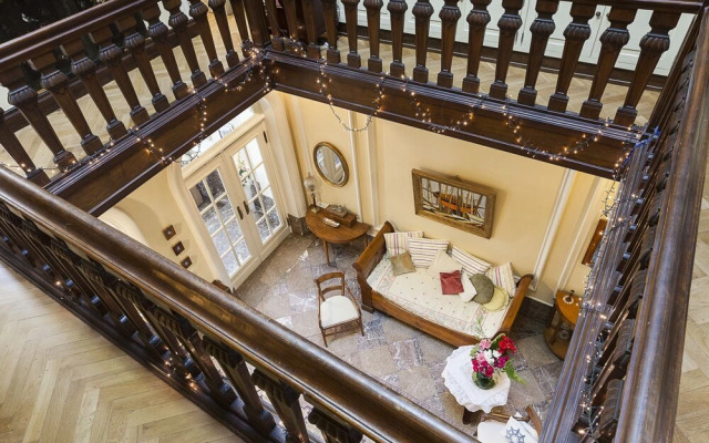 Guest House With Beautiful Garden