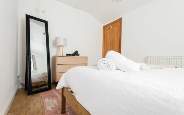 Wonderful Spacious 6 Bed Home in Heart of Bath