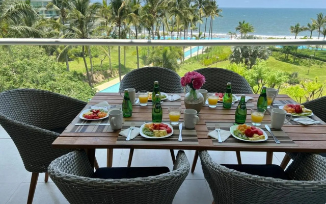 NV 4L Peninsula Beach Front and ocean view