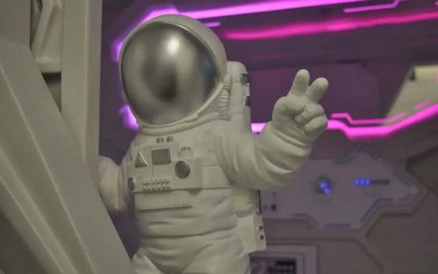 Cosmos capsule coworking hub London