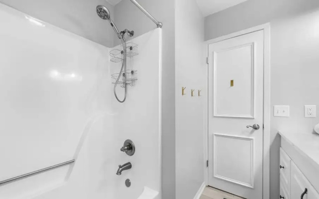 Spacious Family-friendly Retreat Beach Walkable