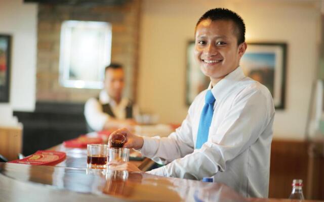 Muscatel Yavachi - 400 Mts from MG Marg