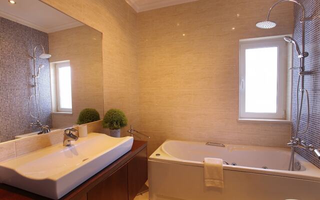 Outstanding Villa Very Well Located Near The Beach
