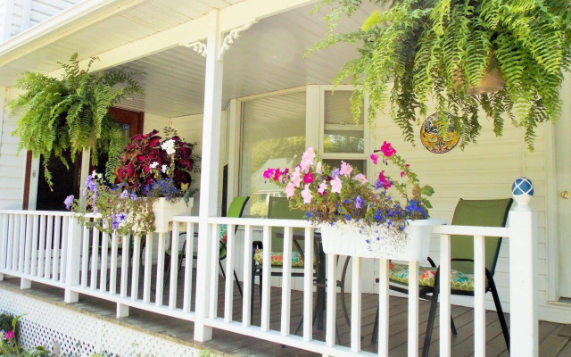 Finlay House Bed and Breakfast Niagara - on - the - Lake