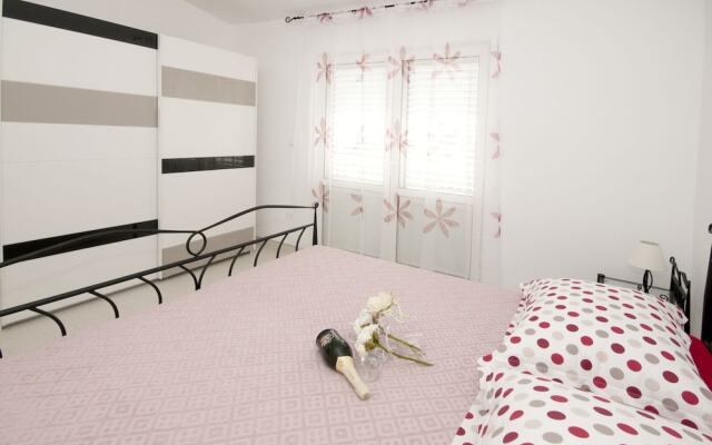 Apartment in Seget Donji With Terrace