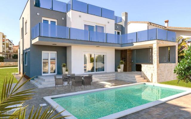 Luxury  villa with private swimming pool and sea view