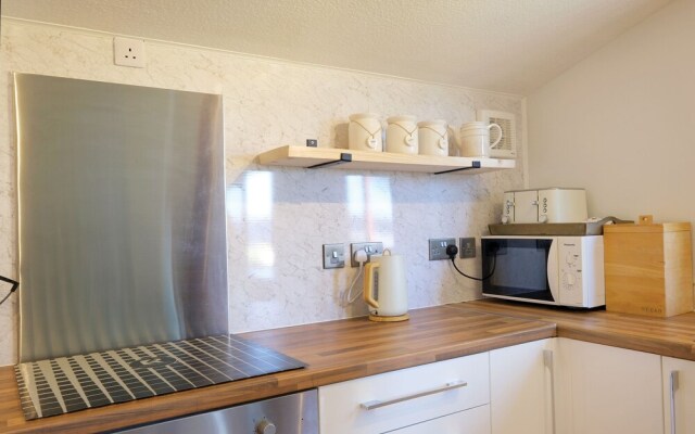 Merlins Cabin - 2 Bed - Blaen Cedi Farm