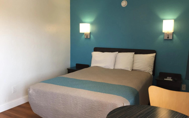 Motel 6 Pismo Beach - Pacific Ocean