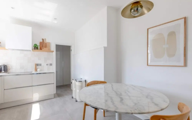 Sleek Scandi-inspired 2BD Flat, Fulham
