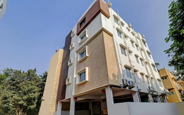 OYO 91325 Nr Royal