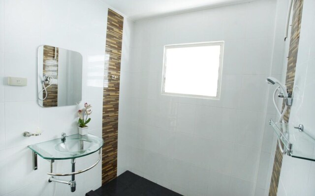 The Riviera Wongamat by Pattaya Holiday