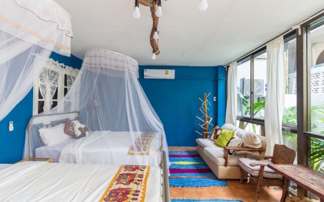 Ekkamai Buds & Beds - 420 Hostel