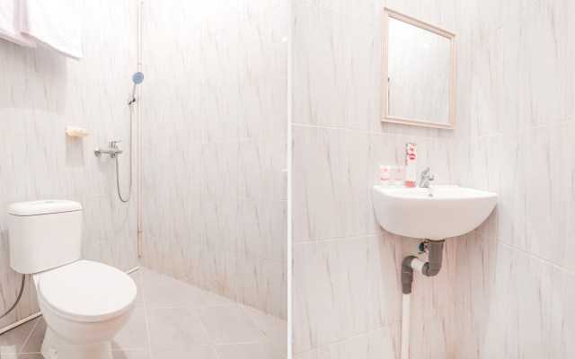 Super OYO 160 Lontar Residence