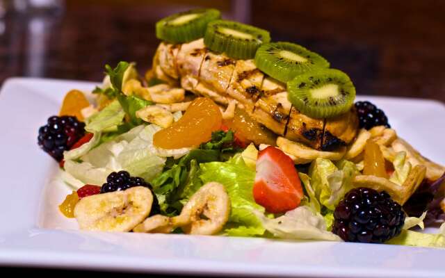 DoubleTree by Hilton Bay City - Riverfront