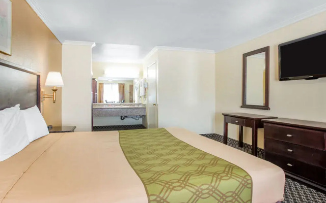 Econo Lodge Near Lax