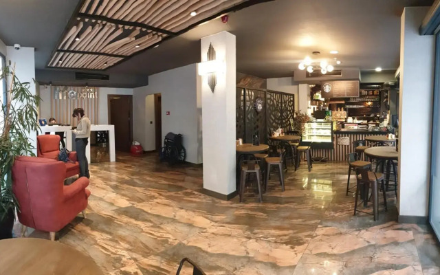 Life Point Hotel