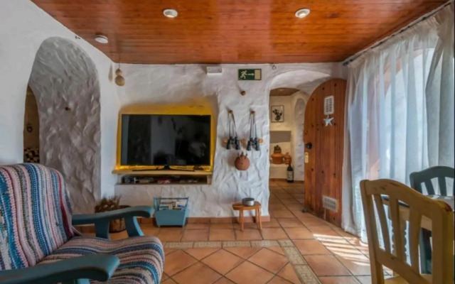 Silence's Cave Rural House