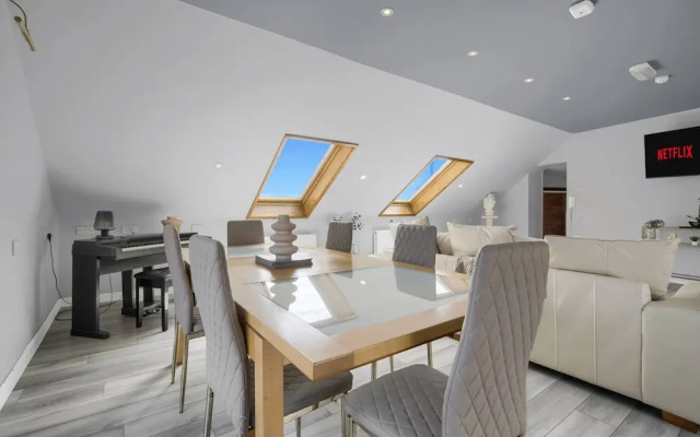 Luxury Penthouse Suite - Swansea Central - Beach