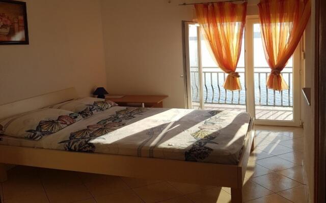 Domagoj - on the beach - SA5 bijeli(2)