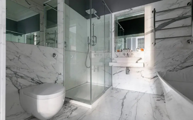 Chelsea Embankment III by Onefinestay