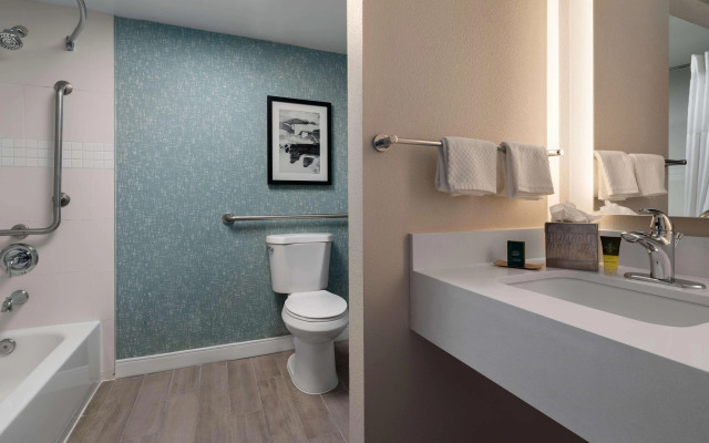 Doubletree by Hilton Hotel Norfolk Airport