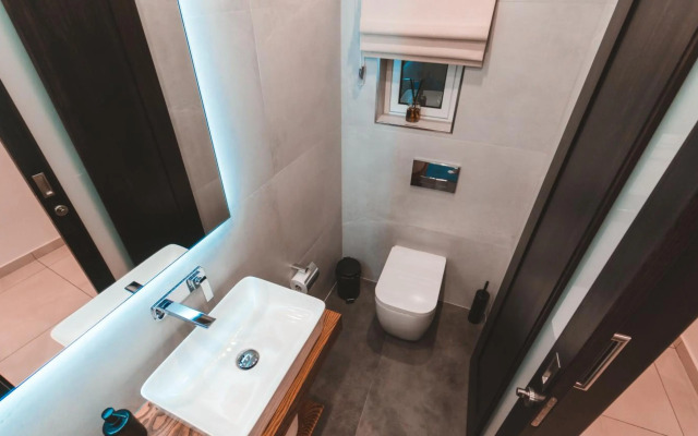 Ideal Location, Stylish 1BR Apartment with Free Parking