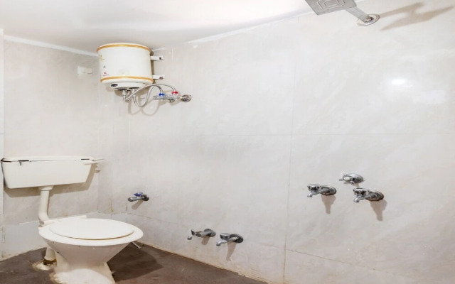 Hotel Lake City Pride  by OYO Rooms