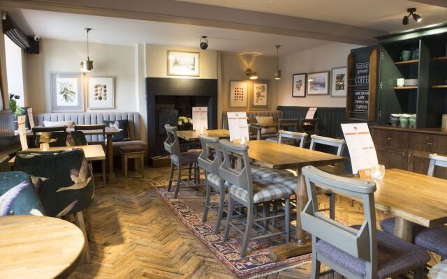 Crown and Cushion Appleby