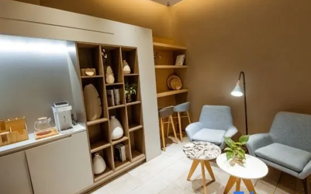 Homeinn · neo (Meishan Pengshan District Weiye Plaza Jinjiang University)