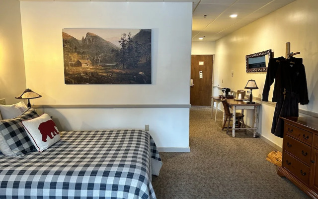 The Common Man Inn & Spa
