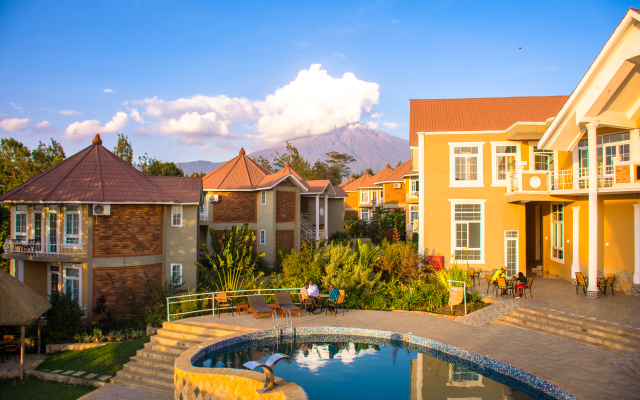 Masailand Safari & Lodge