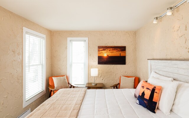 Looking Glass Beachfront Inn