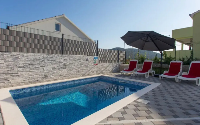 Elegant Oasis Vinisce Villa With Pool