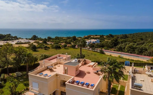 10 Marinha Two Bed Apt At Award Wining Beach