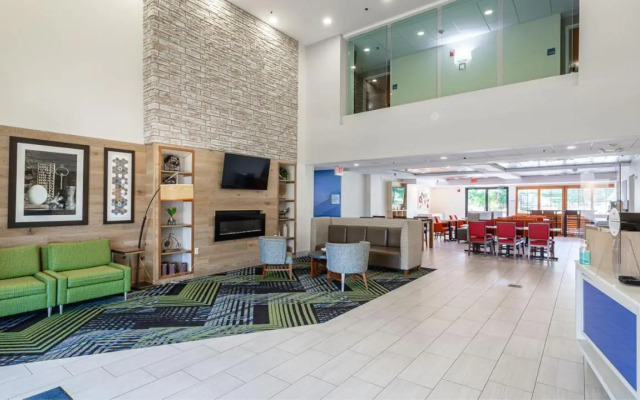 Comfort Inn & Suites Conference Center