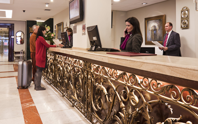 Becquer Hotel, Historic City Center