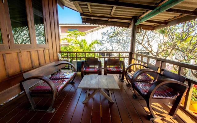 SeeSea Thai wooden house on beachfront