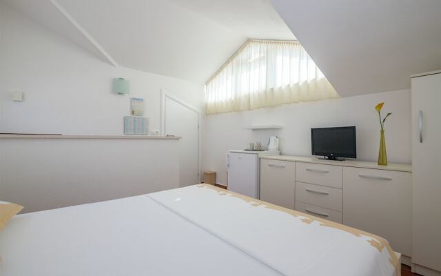 Apartments and Room Maestral